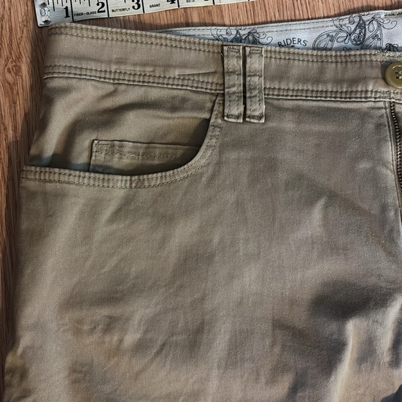 Lee Riders Shorts - Picture 3 of 5